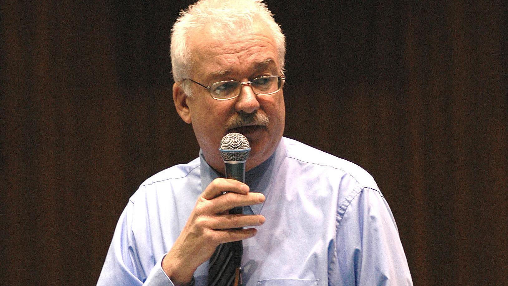 Arizona senators vote to allow some to bring guns into public buildings